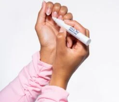 Herome French Liner - Manicurestift - Creëer Witte Nagelranden In Een Handomdraai - 5ml. 13 Herome French Liner - Manicurestift - Creëer Witte Nagelranden In Een Handomdraai - 5ml. -Nagelverzorging Winkel 1200x1019 1