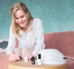 Miss Jules - Complete Gellak Starterspakket - Kleur Nude Roze Glitter - Glanzend & Dekkend Resultaat - Inclusief UV/LED Lamp & Instructievideo (NL) -Nagelverzorging Winkel 1200x1110 1