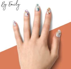 By Emily - Nagel Wrap - The Magic Belongs To Color | 16 Stickers | Nail Wrap | Nail Art | Trendy | Design | Nagellakvrij | Eenvoudig | Nagel Wrap | Nagel Stickers | Folie | Zelfklevend | Sjablonen -Nagelverzorging Winkel 1200x1180 20