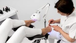 SUNfeet UV Lamp Op Statief - Lamp Voor Gelnagels 80W - LED Lamp Nagels - Gellak Lamp - Nageldroger - Wit -Nagelverzorging Winkel 1200x674 1