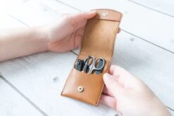 Merkloos Manicure Set - Travel Kit - Luxe 4-delige Set - Met Lederen Opbergetui - Voor Handverzorging - Voetverzorging - Gezichtsverzorging - Nagelschaartje -Nagelverzorging Winkel 1200x800 12