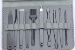 Merkloos Luxe 16-delige | Manicure Set | Met Lederen Opbergetui | Manicureset | Nagelknipper | Grijs 16 Merkloos Luxe 16-delige | Manicure Set | Met Lederen Opbergetui | Manicureset | Nagelknipper | Grijs -Nagelverzorging Winkel 1200x804 3