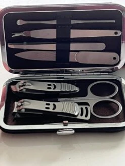 Merkloos Luxe Echt Lederen Manicure Set Voor Op Reis Inclusief Reis Etui 6 Delig – 11x7cm | Nagelschaar | Nagelvijl | Nagels Knippen | Pincet | Nagelverzorging -Nagelverzorging Winkel 900x1200 18
